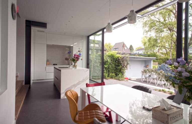 verbouwing-keuken-glazen-pui-terras-eigentijds-industrieel-ruimtelijk